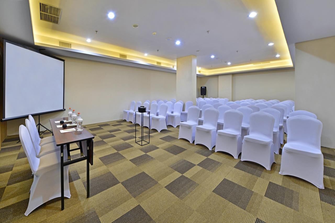 Whiz Prime Hotel Basuki Rahmat Malang Exterior photo