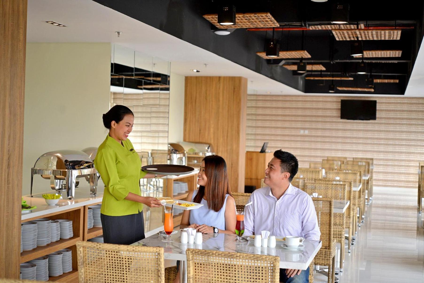 Whiz Prime Hotel Basuki Rahmat Malang Exterior photo